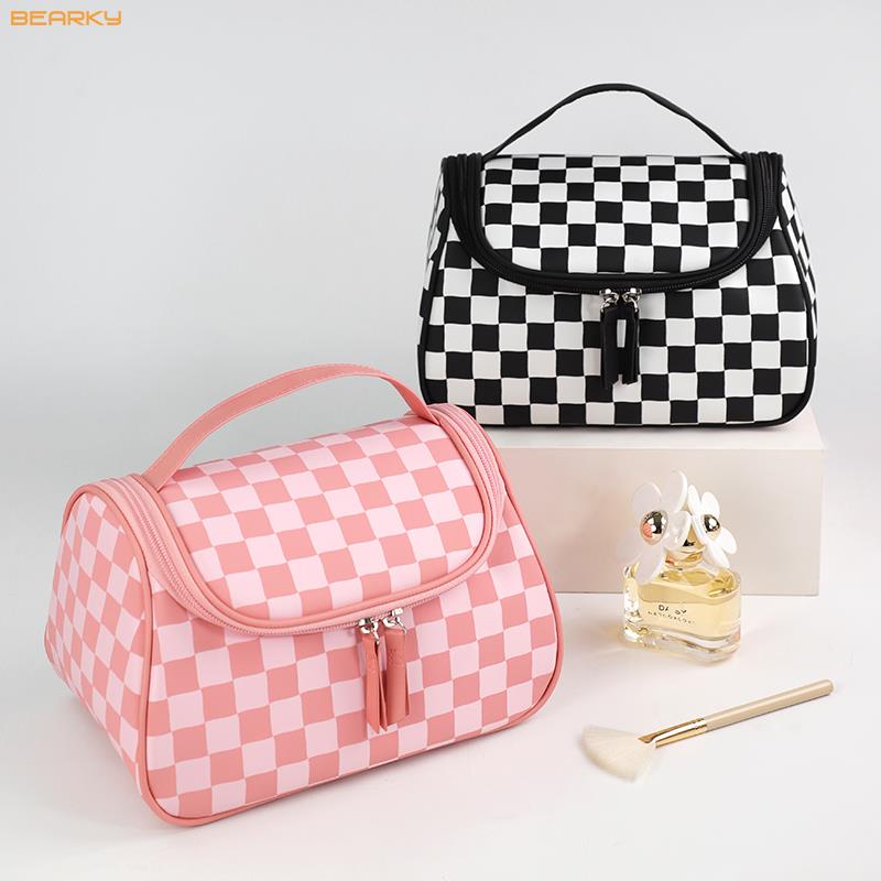 checkered-pattern-cosmetic-bag-travel-organizer (4)